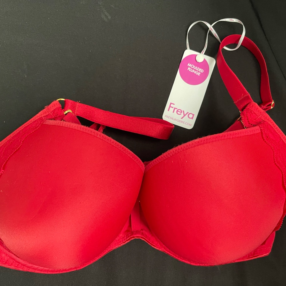 New with tags Freya bra size 32I